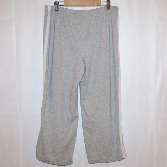 Athletic Works Gray & White Capri Sweatpants. Medium. In Good Condition. - Picture 6 of 8